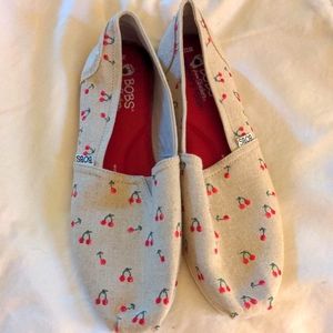Bobs, cherries memory foam, never worn, W11